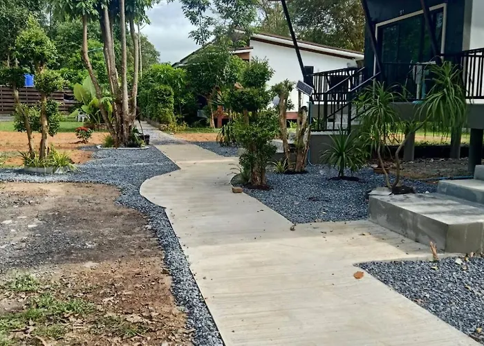 Phra Ae Apartments
