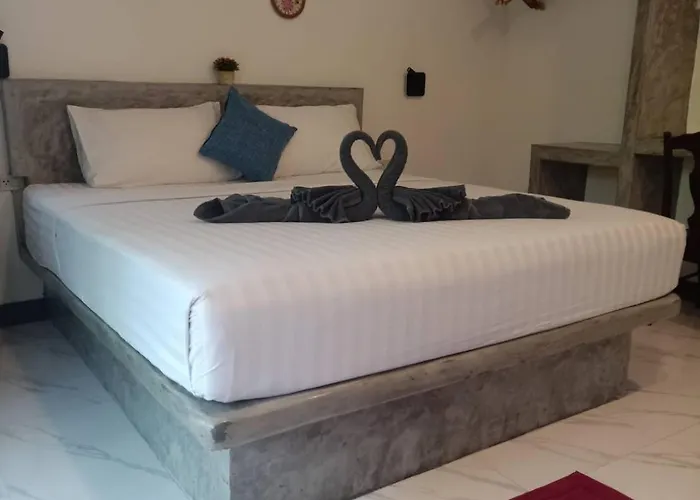Phra Ae Apartments