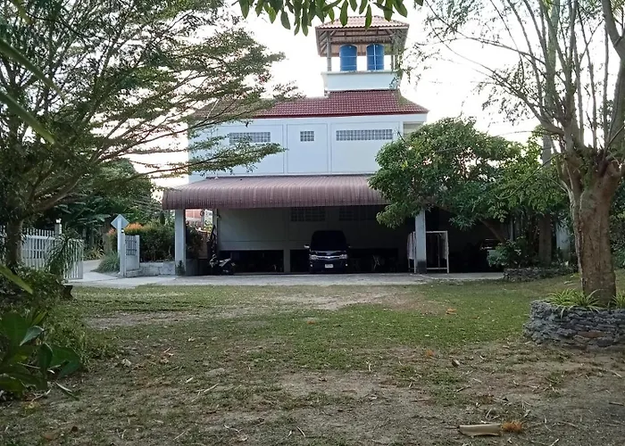 Phra Ae Apartments