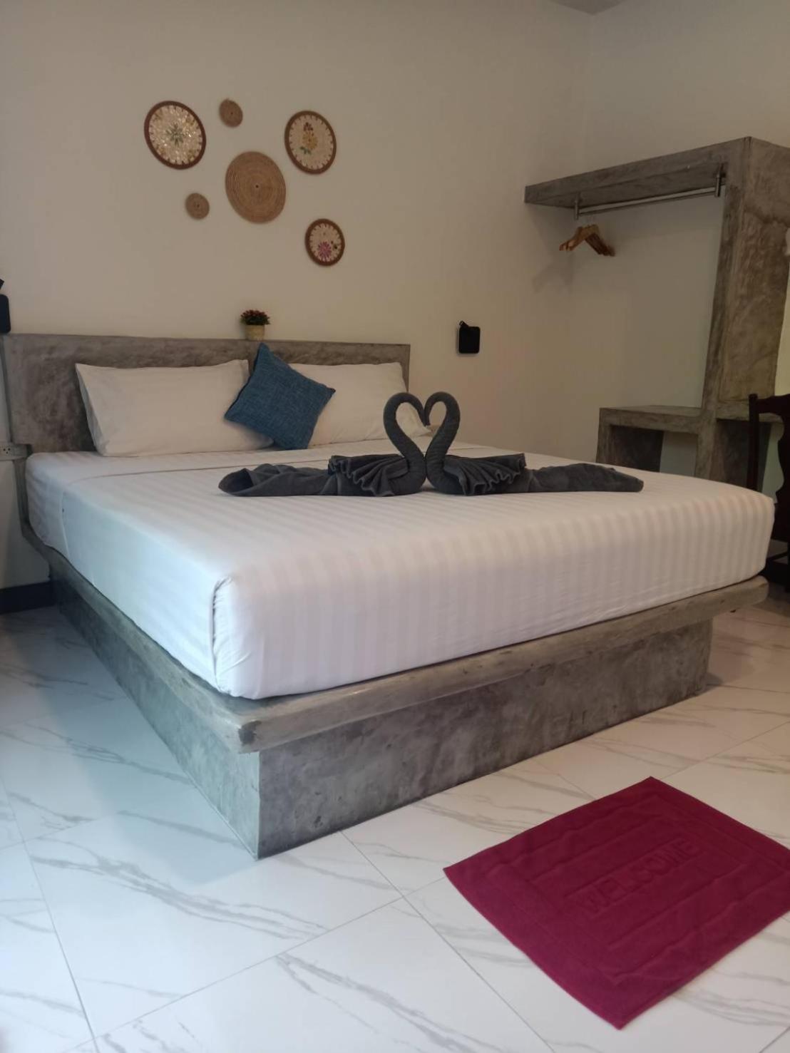 Apartment Phra Ae *